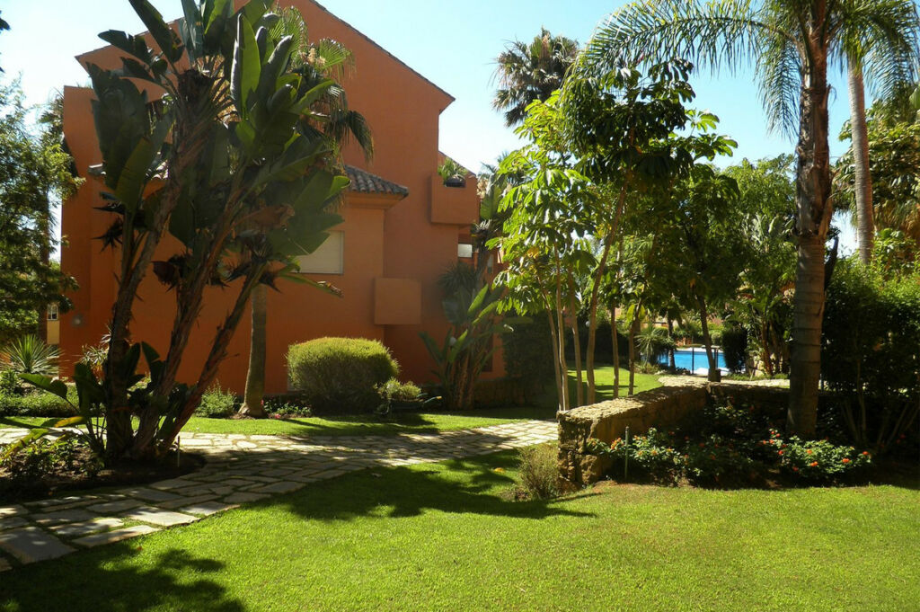 Ground Floor Apartment Estepona Málaga - image 15
