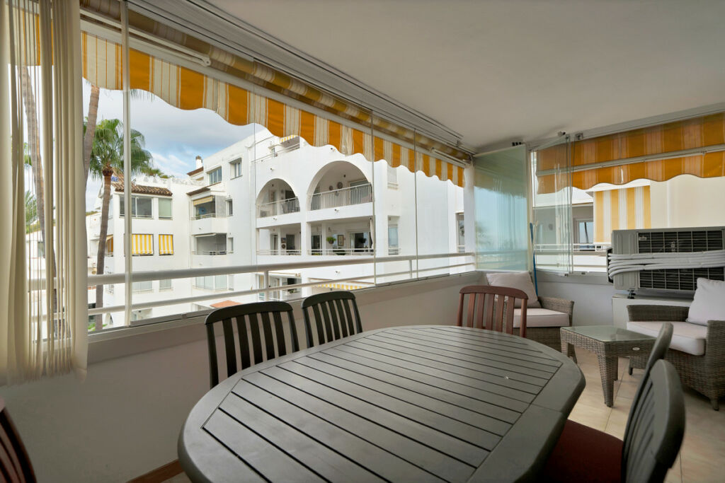 Middle Floor Apartment Estepona Málaga - image 15