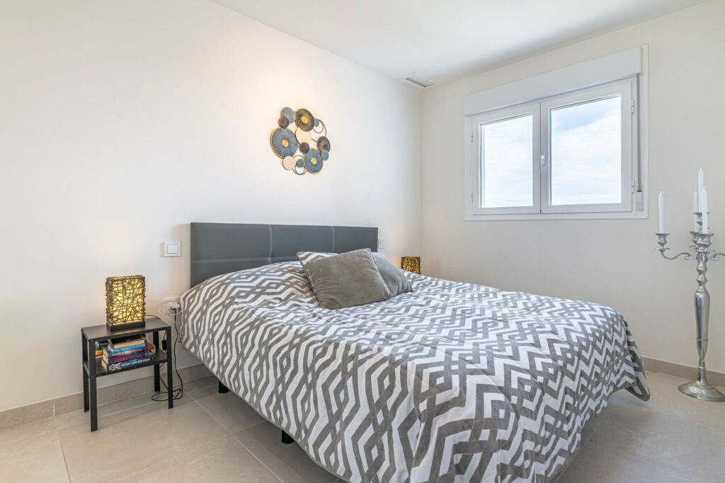 Middle Floor Apartment Estepona Málaga - image 15