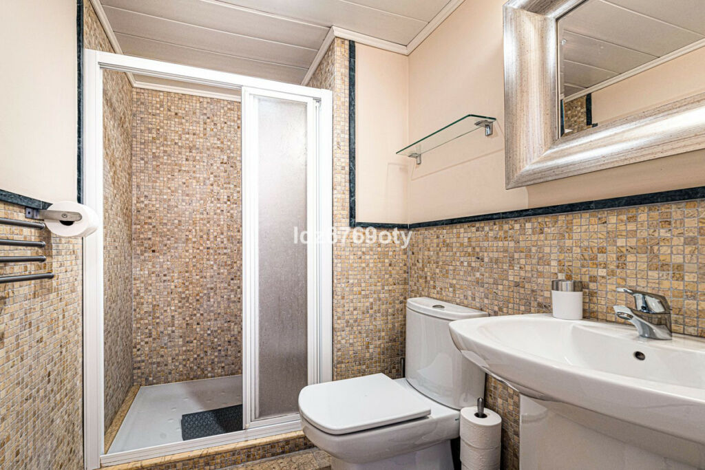 Middle Floor Apartment Benalmadena Málaga - image 15