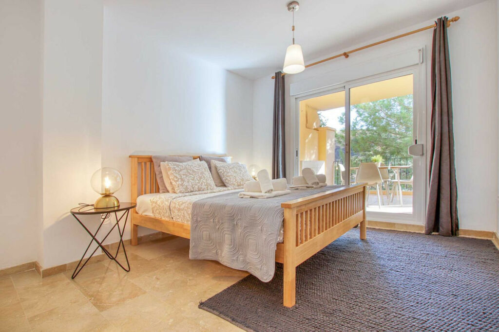 Middle Floor Apartment Calahonda Málaga - image 15