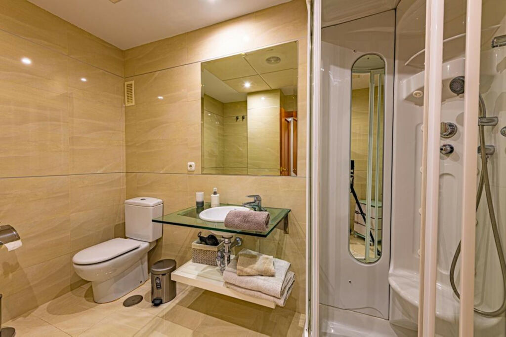 Middle Floor Apartment New Golden Mile Málaga - image 15