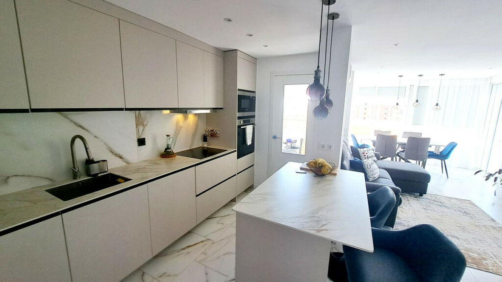 Top Floor Apartment Fuengirola Málaga - image 15