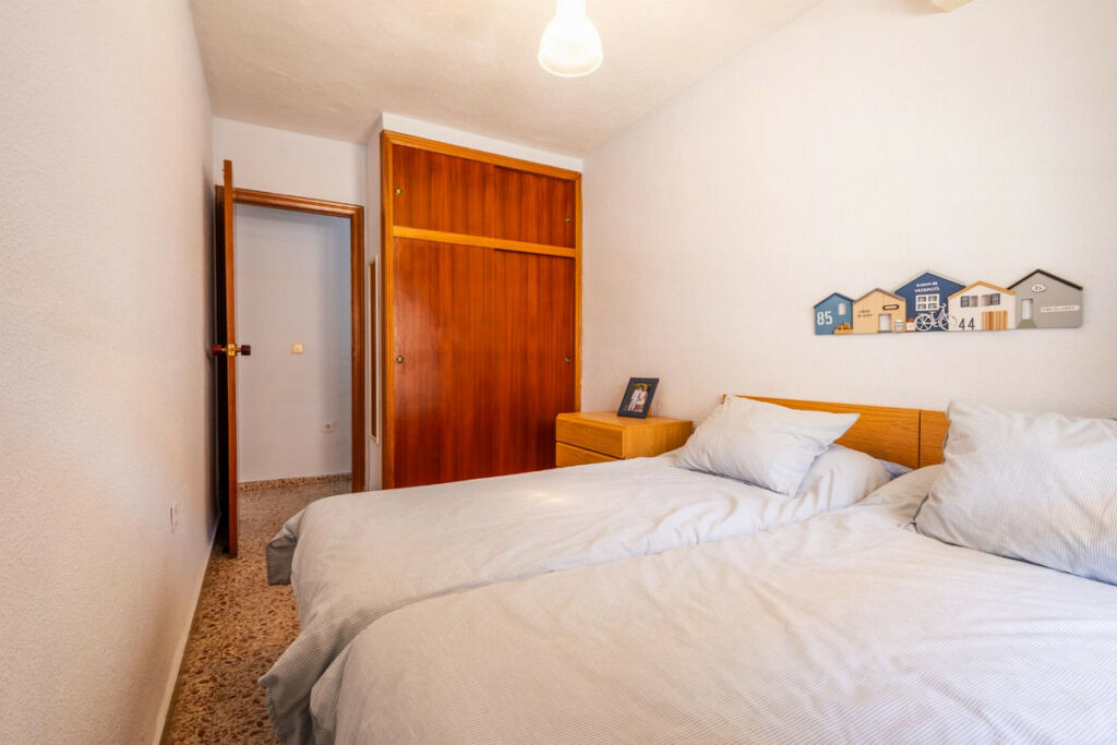 Middle Floor Apartment Torrevieja Alicante - image 15