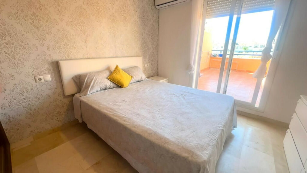 Top Floor Apartment Las Lagunas Málaga - image 15
