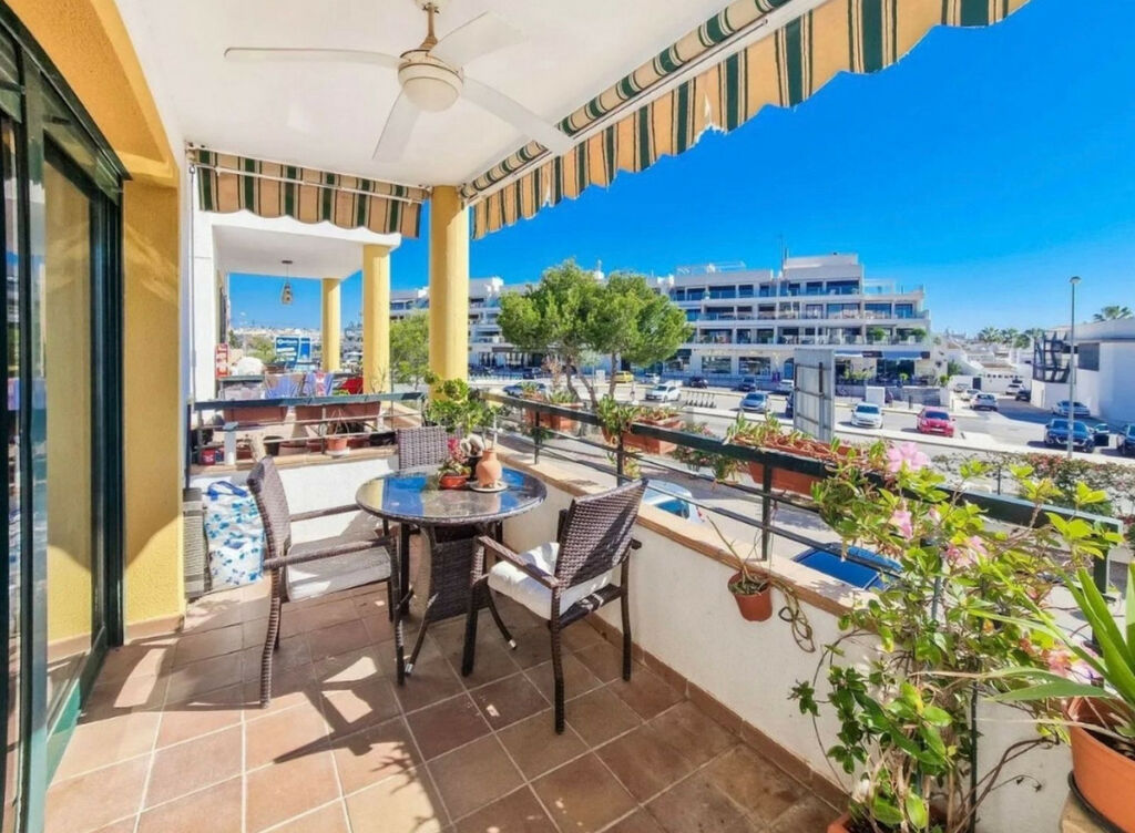 Middle Floor Apartment Villamartin Alicante - image 15