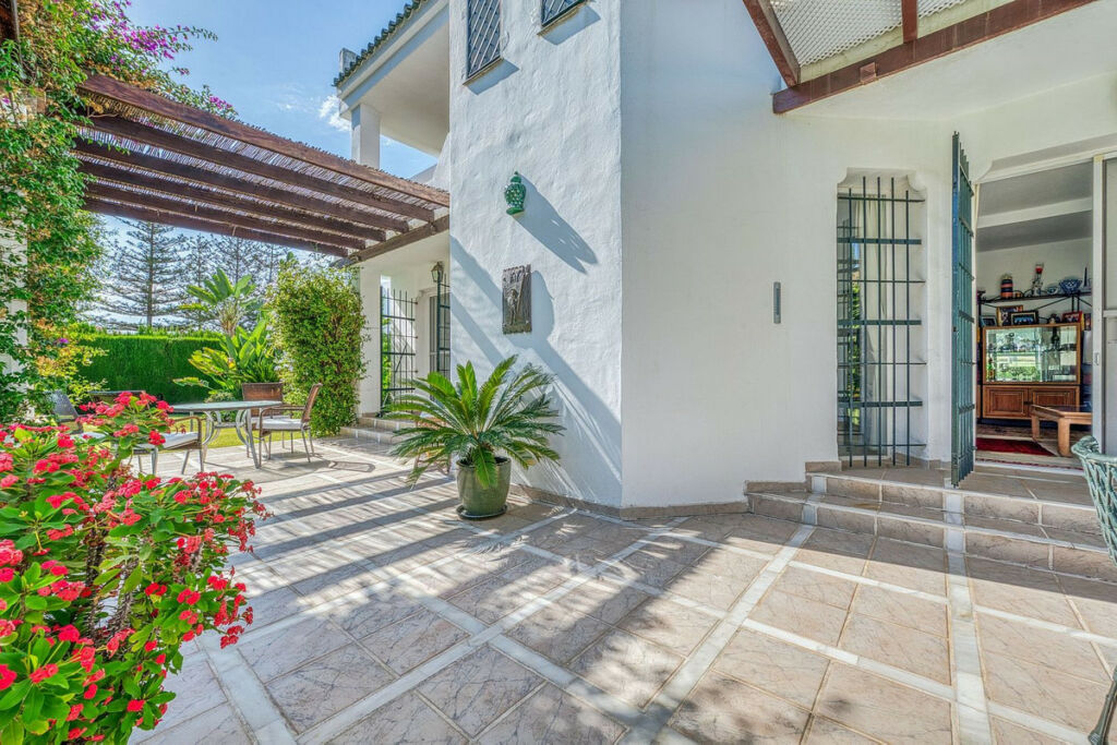 Detached Villa Nueva Andalucía Málaga - image 15