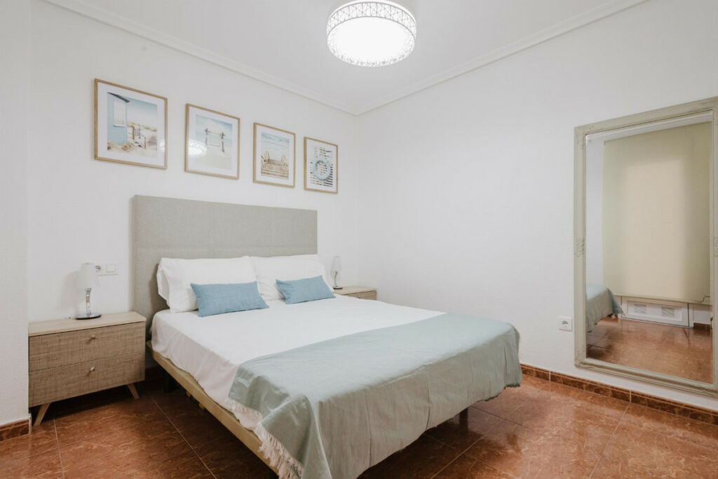 Middle Floor Apartment Torrevieja Alicante - image 15