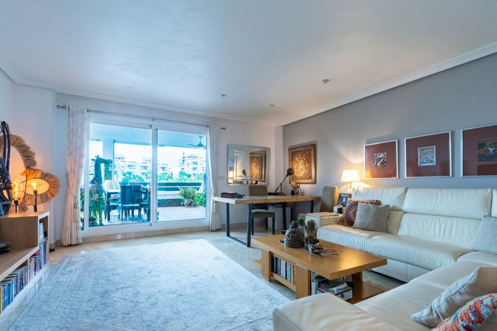 Middle Floor Apartment Estepona Málaga - image 15