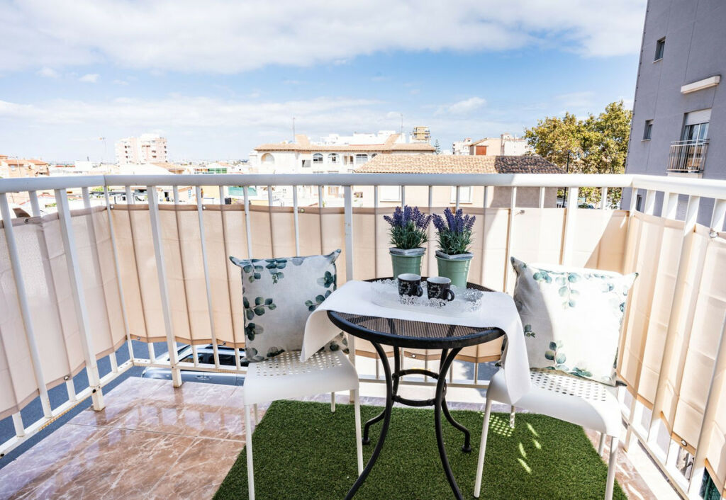 Middle Floor Apartment Torrevieja Alicante - image 15