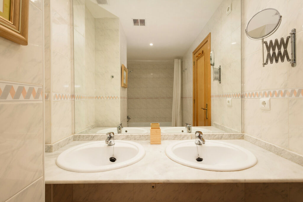 Middle Floor Apartment Costabella Málaga - image 15