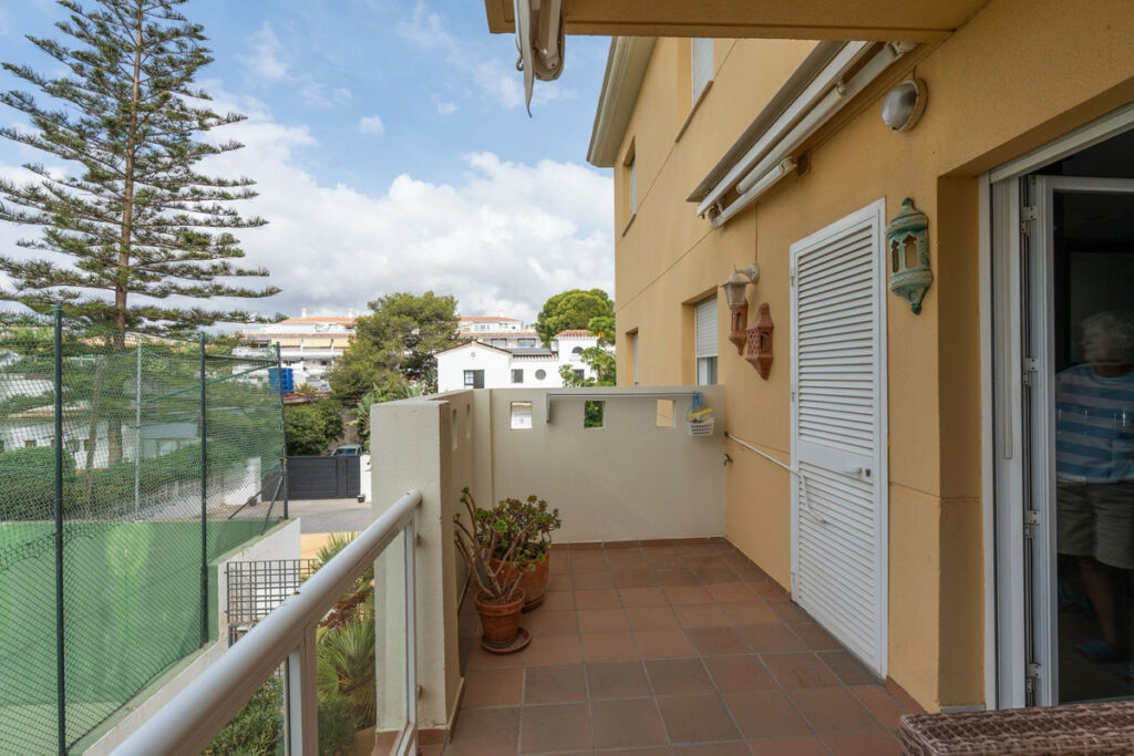Middle Floor Apartment La Cala Málaga - image 15