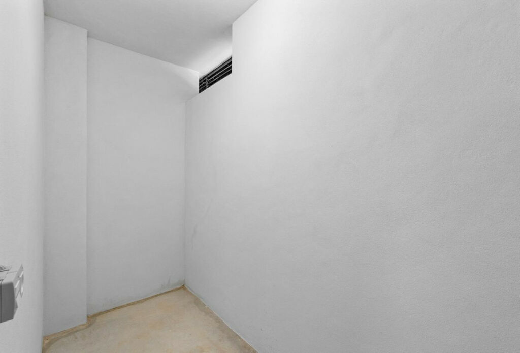 Middle Floor Apartment Villamartin Alicante - image 15