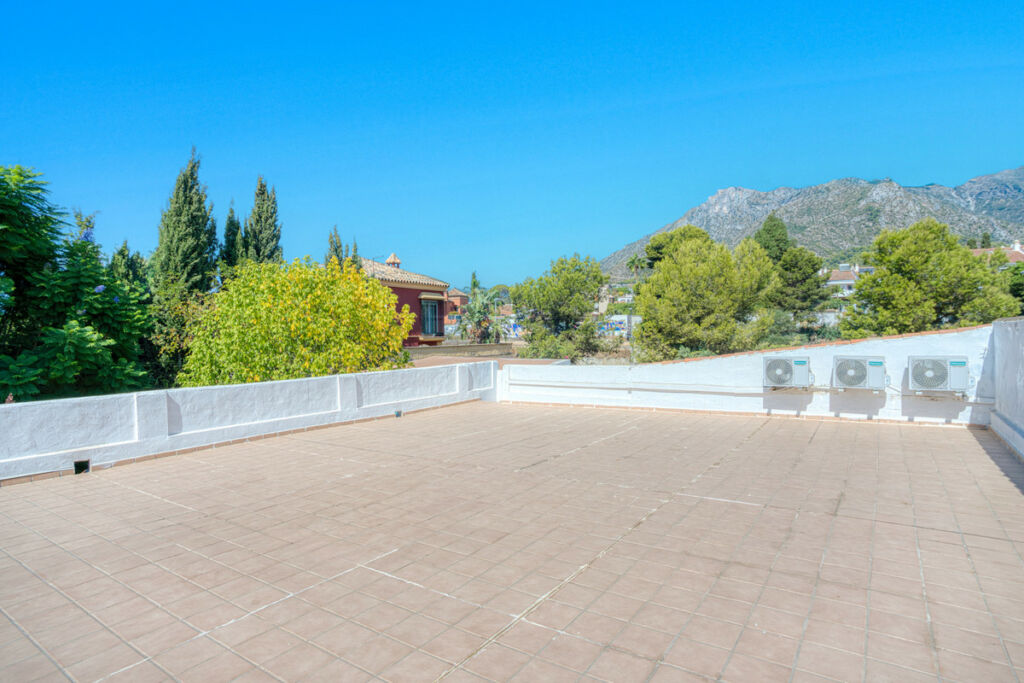 Detached Villa Marbella Málaga - image 16