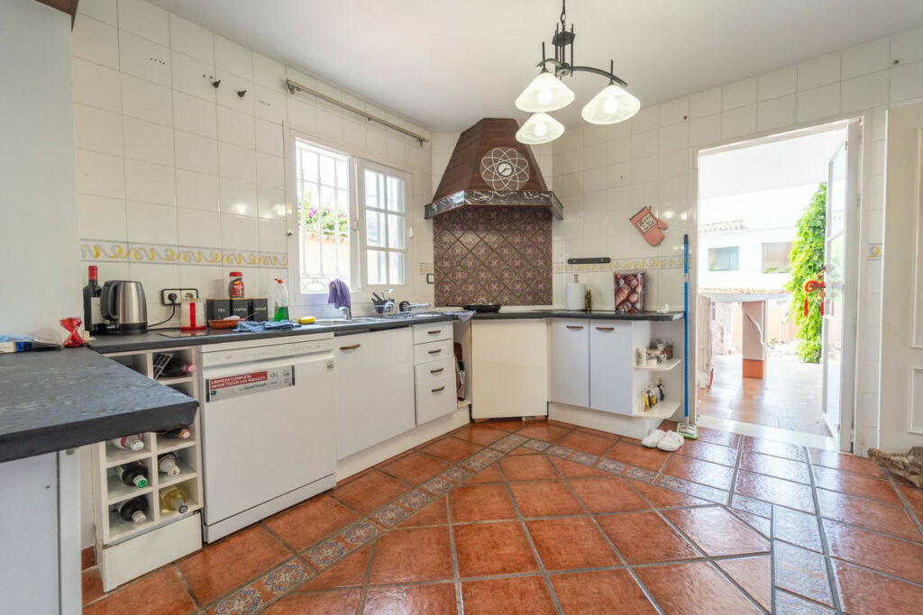Detached Villa Fuengirola Málaga - image 15