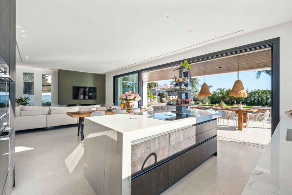Detached Villa Marbesa Málaga - image 15