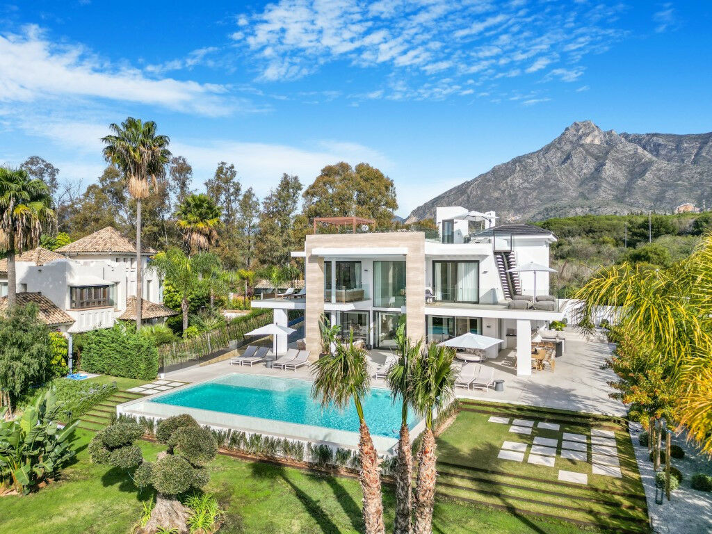 Detached Villa The Golden Mile Málaga - image 15