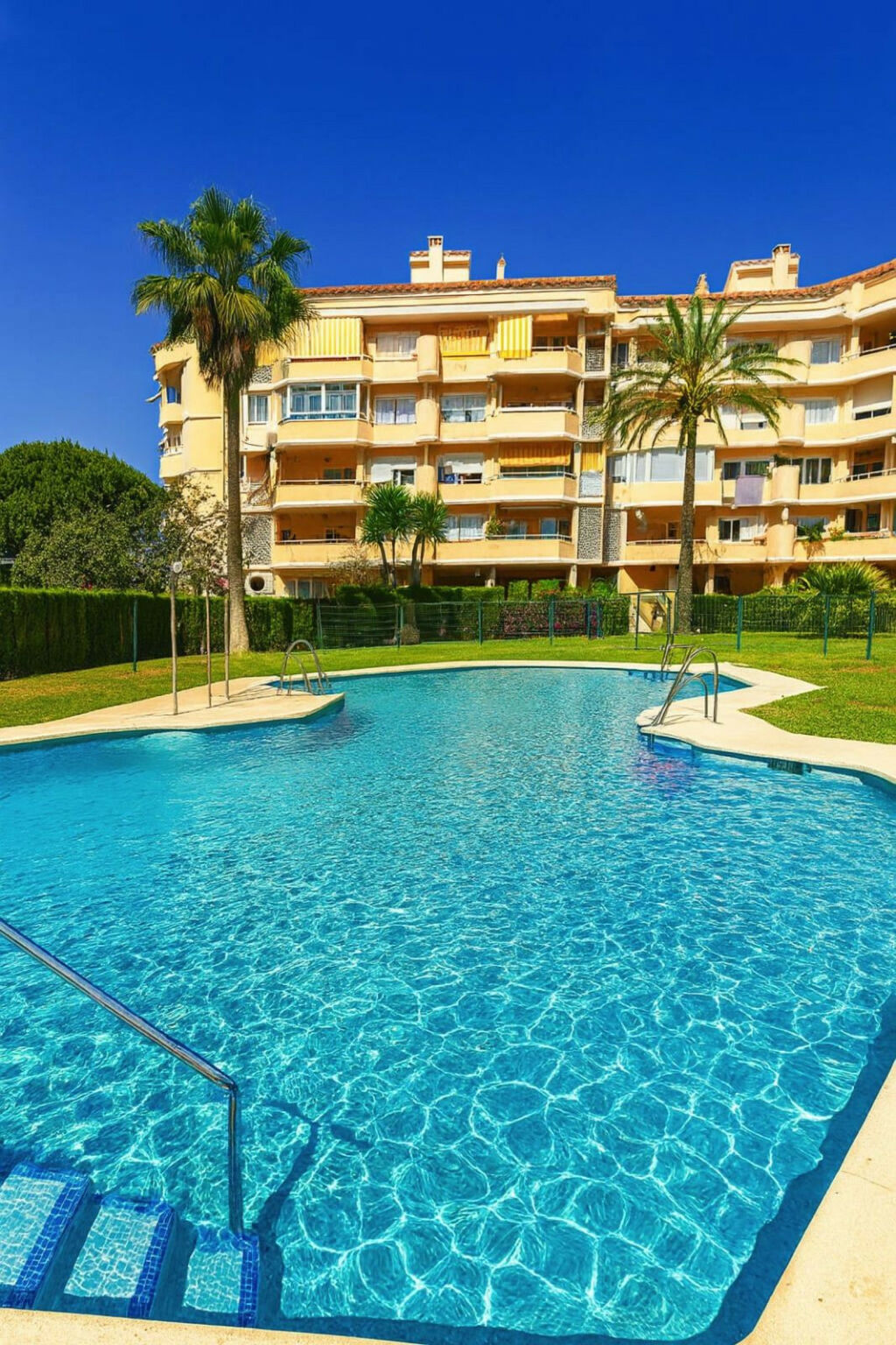 Middle Floor Apartment Selwo Málaga - image 15