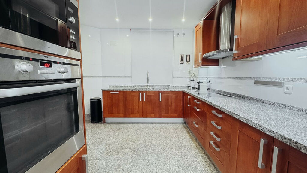 Middle Floor Apartment Estepona Málaga - image 15