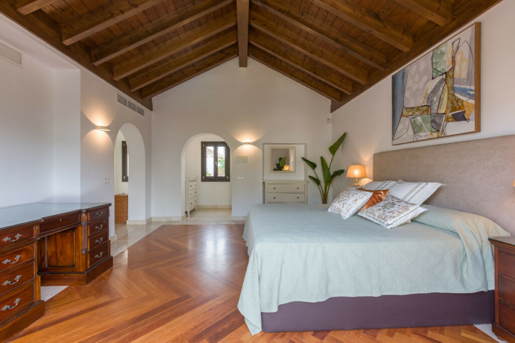 Detached Villa Guadalmina Baja Málaga - image 15