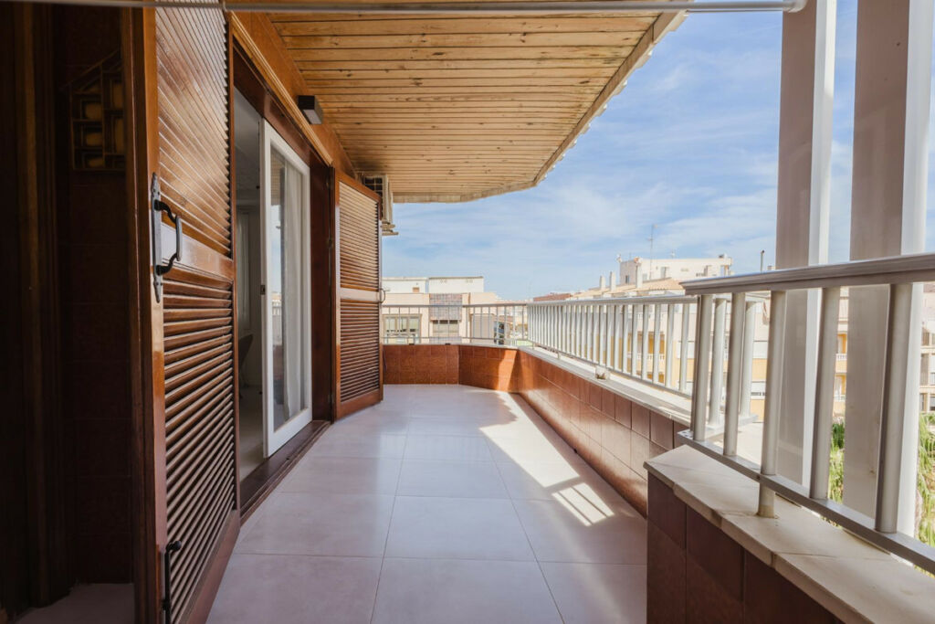 Middle Floor Apartment Torrevieja Alicante - image 15
