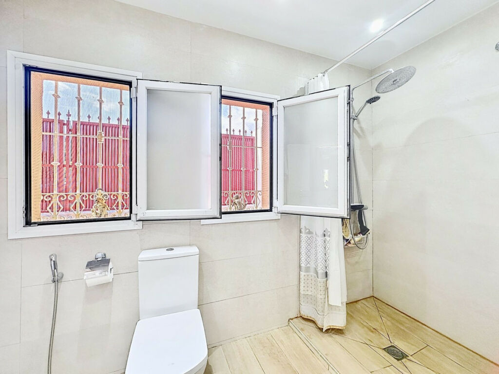 Detached Villa Estepona Málaga - image 15