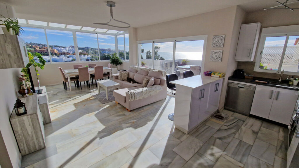 Middle Floor Apartment Estepona Málaga - image 15
