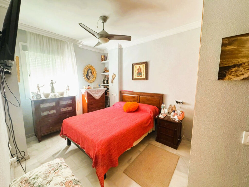 Middle Floor Apartment Las Lagunas Málaga - image 15