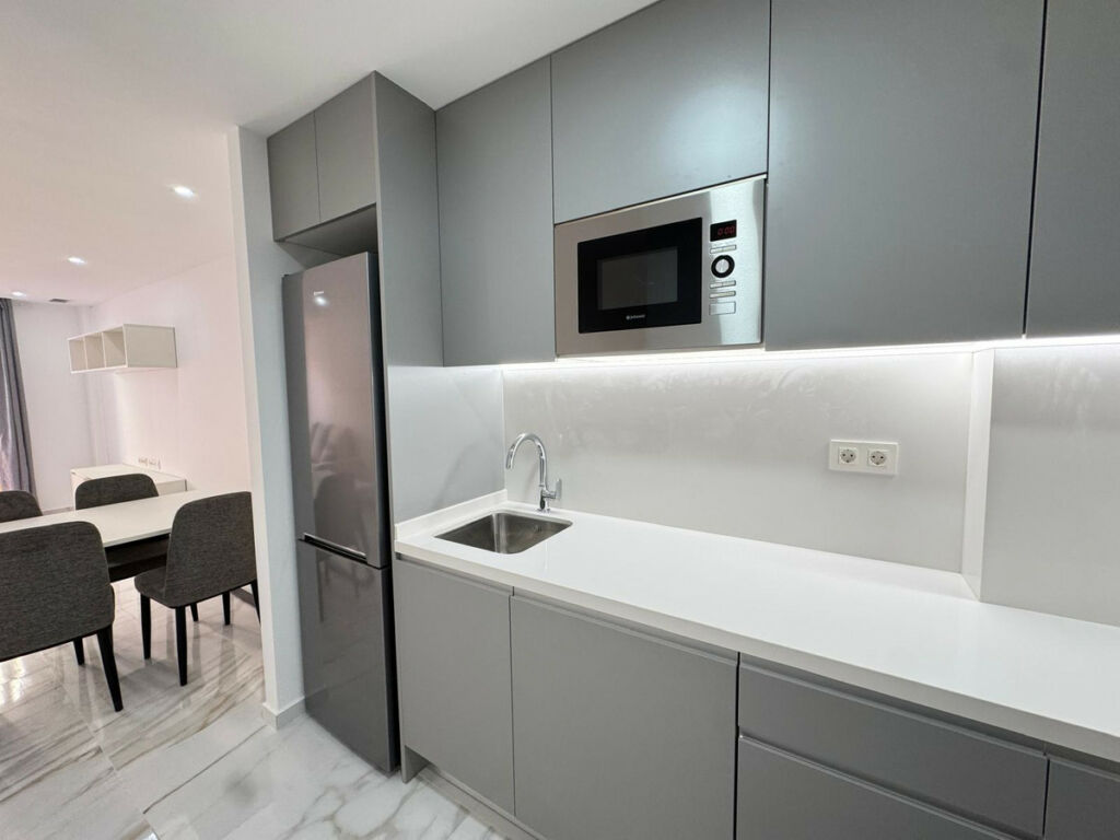 Middle Floor Apartment Torrevieja Alicante - image 15
