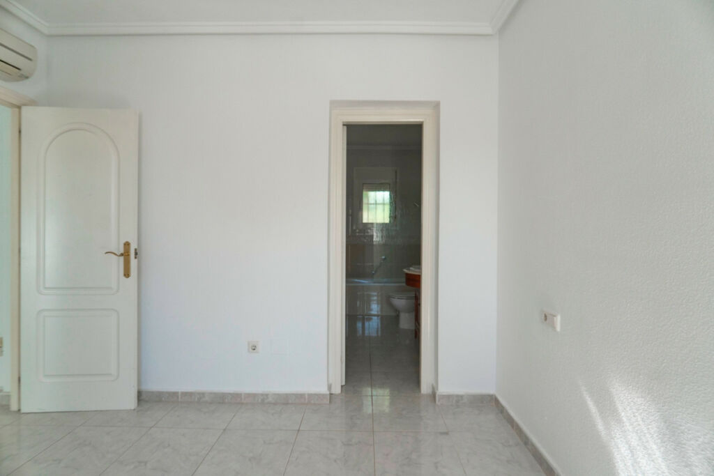 Detached Villa Rojales Alicante - image 15