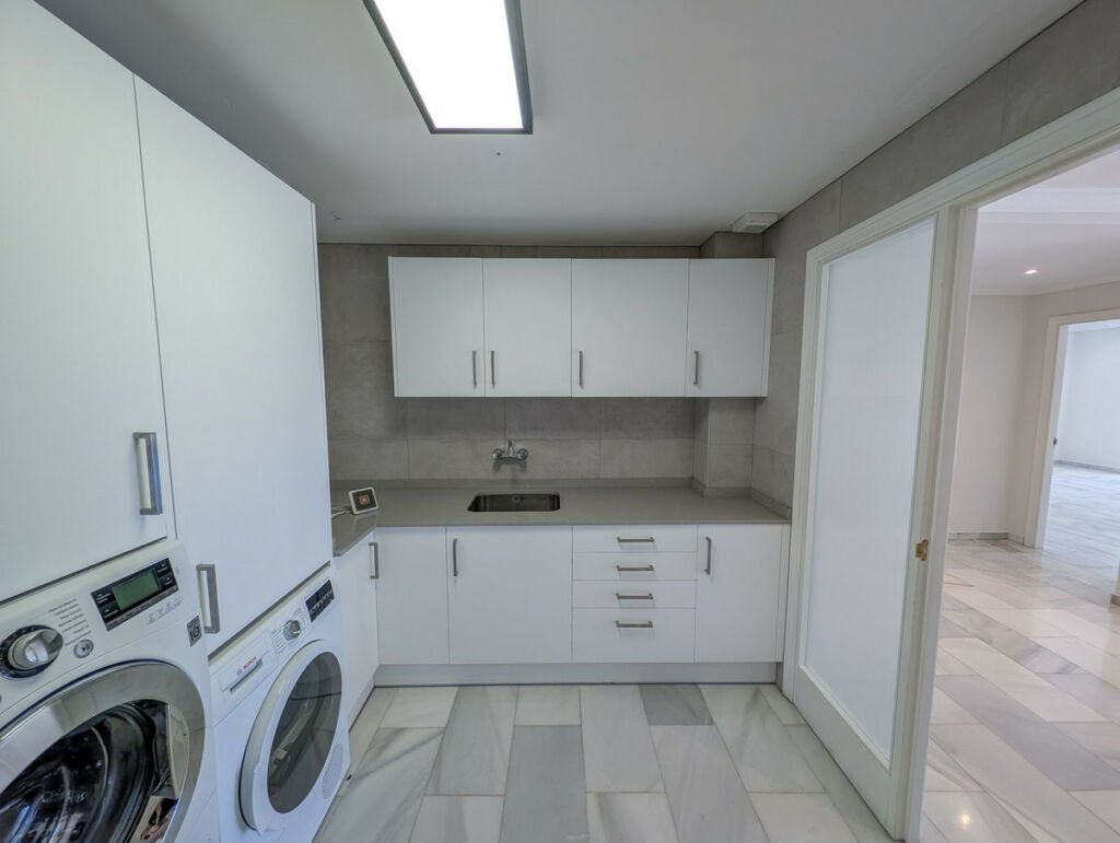 Detached Villa Nueva Andalucía Málaga - zdjęcie 16