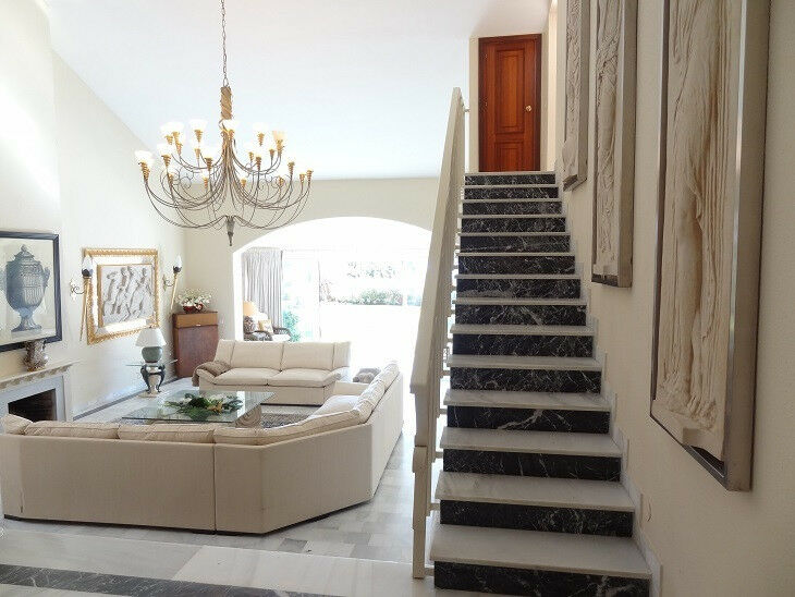 Detached Villa Estepona Málaga - image 16