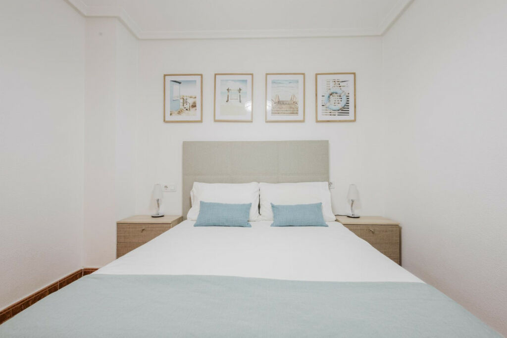Middle Floor Apartment Torrevieja Alicante - image 16