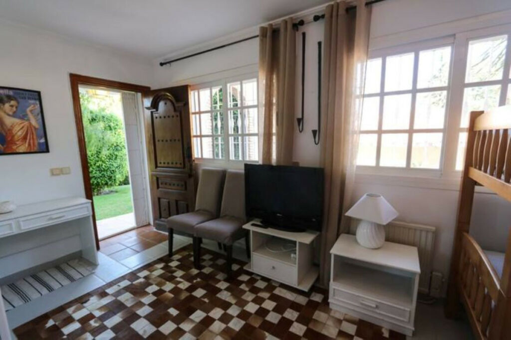 Detached Villa Nueva Andalucía Málaga - image 16