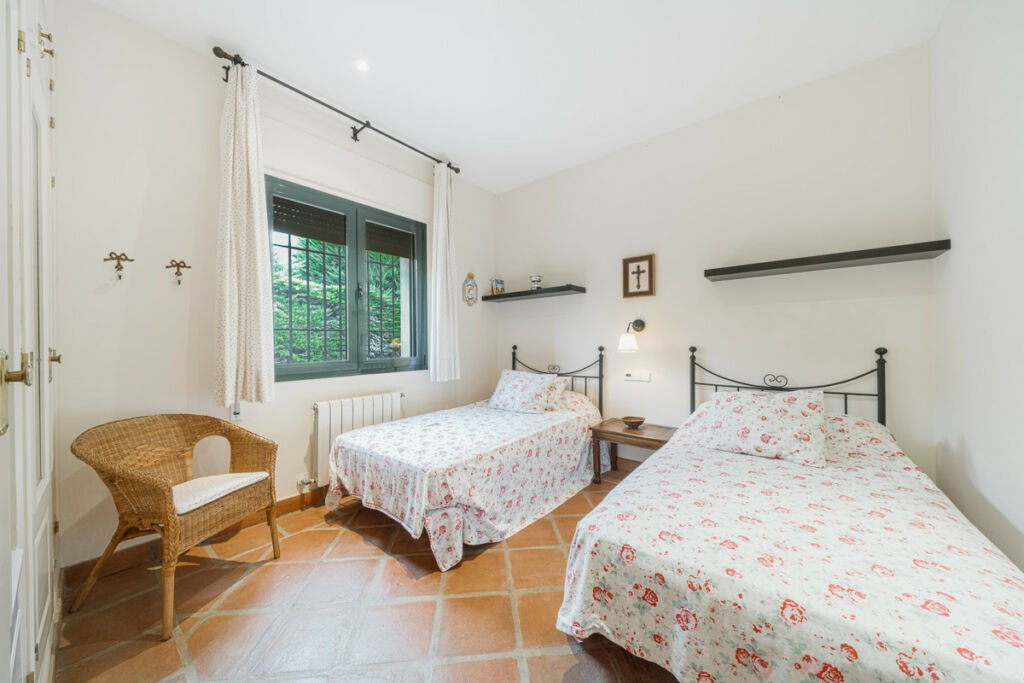 Detached Villa Sotogrande Cádiz - image 16