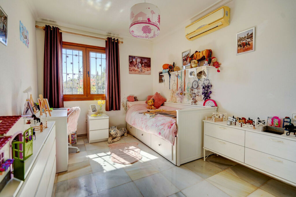 Detached Villa Calahonda Málaga - image 16