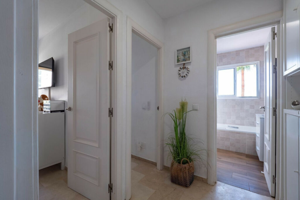 Middle Floor Apartment Torrenueva Málaga - image 16