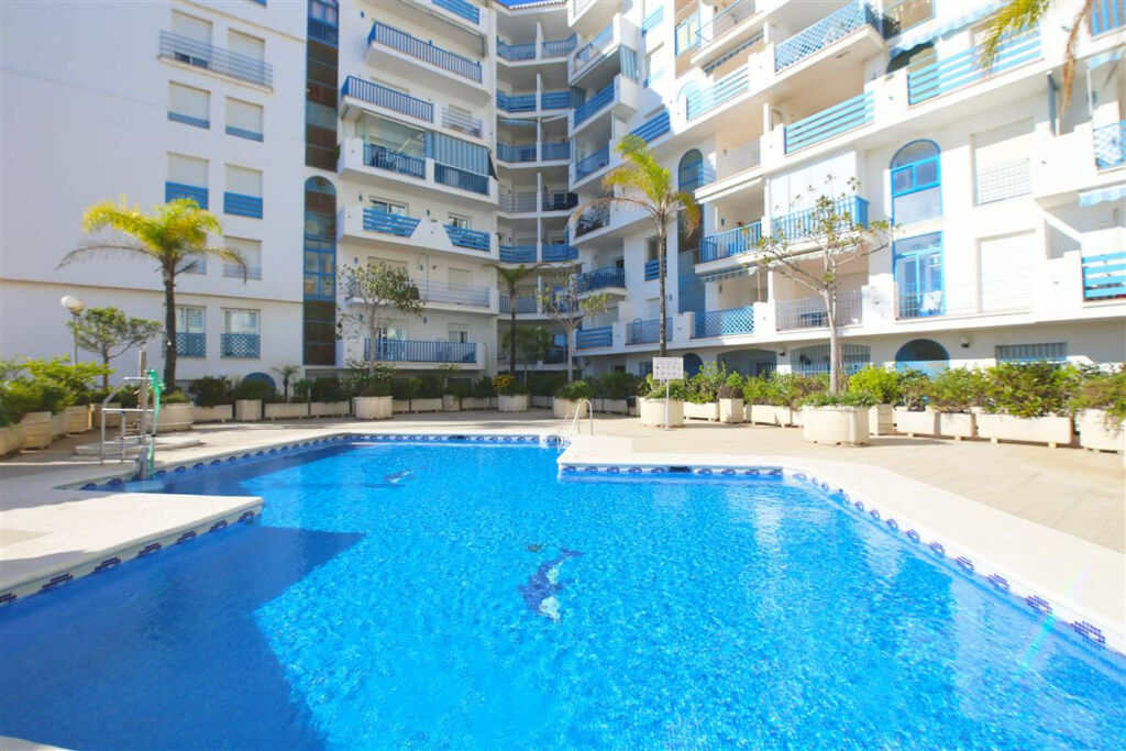 Middle Floor Apartment Estepona Málaga - image 16