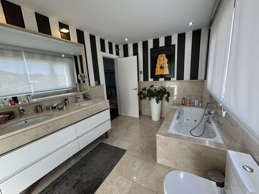 Detached Villa La Cala Golf Málaga - image 16
