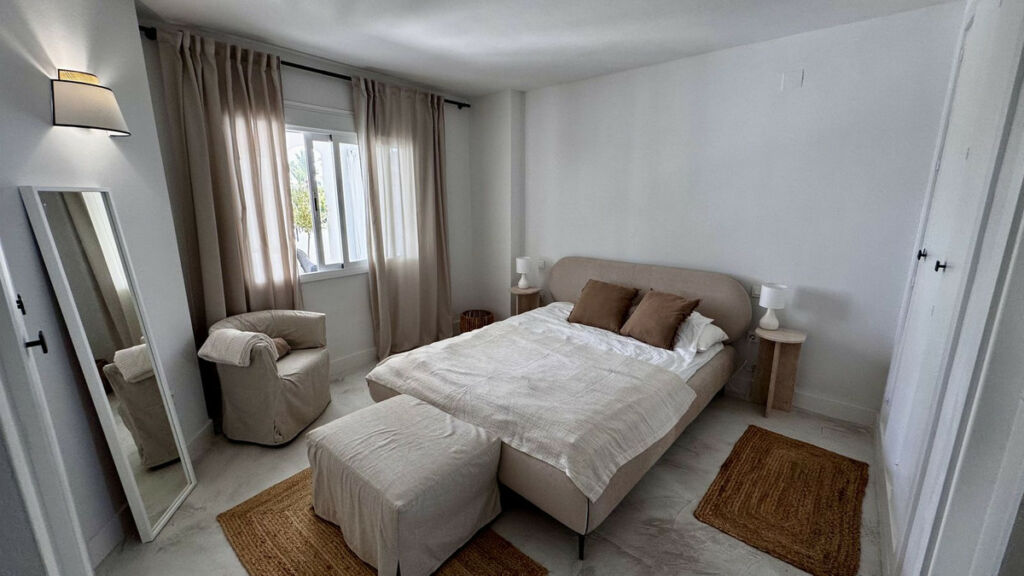 Middle Floor Apartment Nueva Andalucía Málaga - image 16