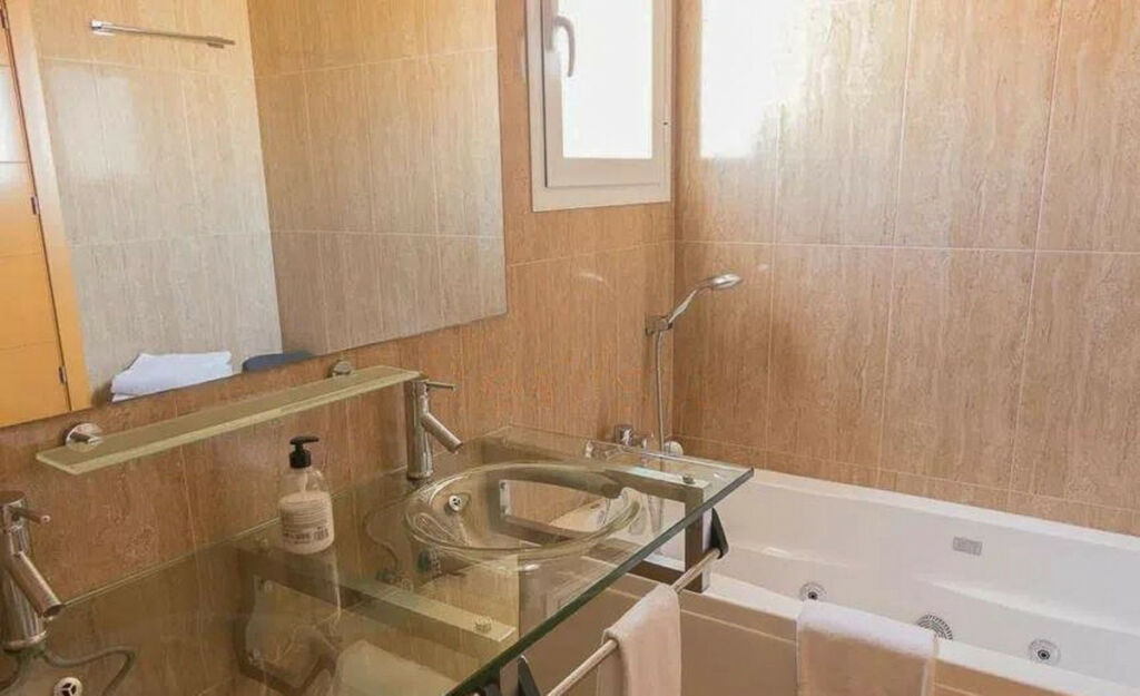 Middle Floor Apartment El Paraiso Málaga - image 16
