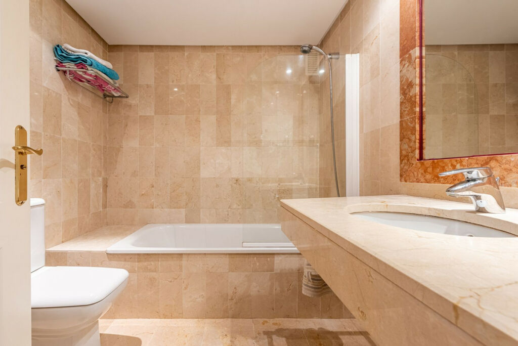 Top Floor Apartment El Presidente Málaga - image 16