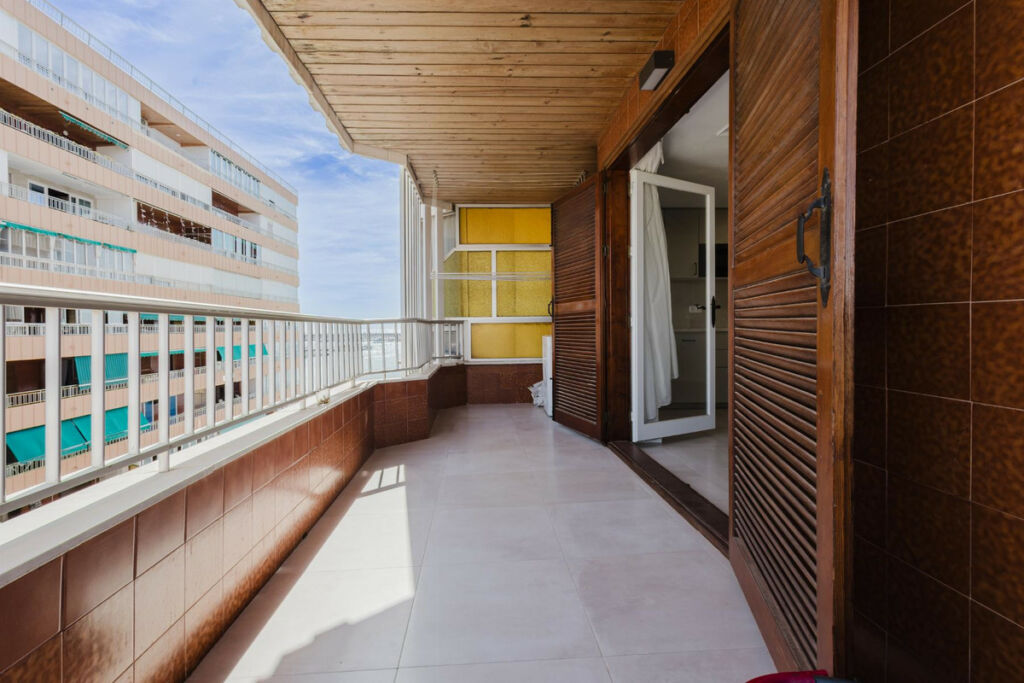 Middle Floor Apartment Torrevieja Alicante - image 16