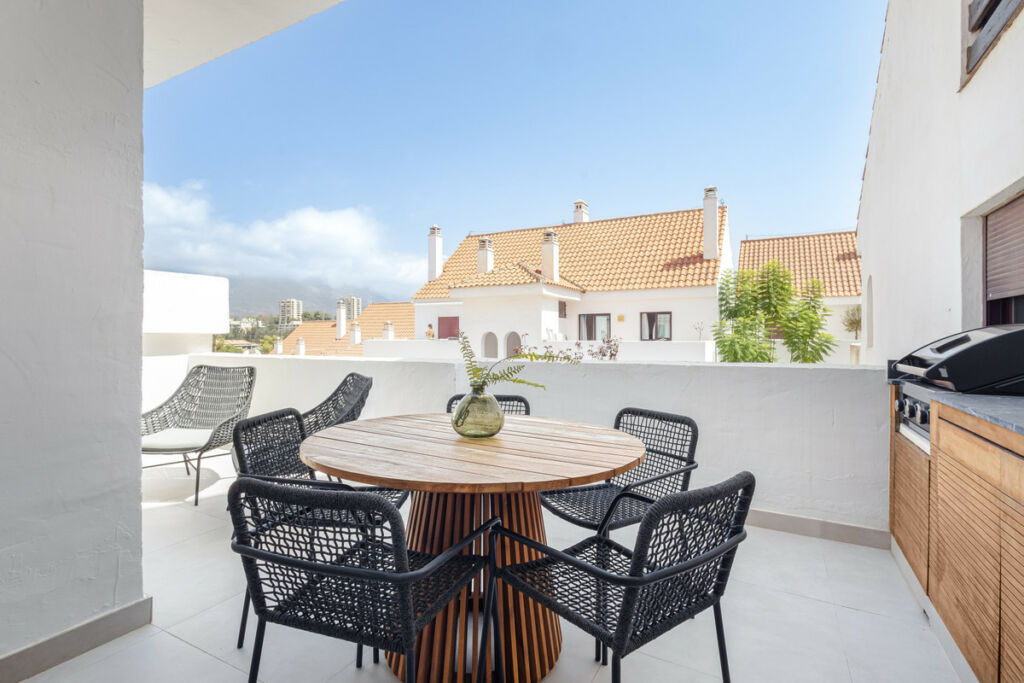 Middle Floor Apartment Nueva Andalucía Málaga - image 16