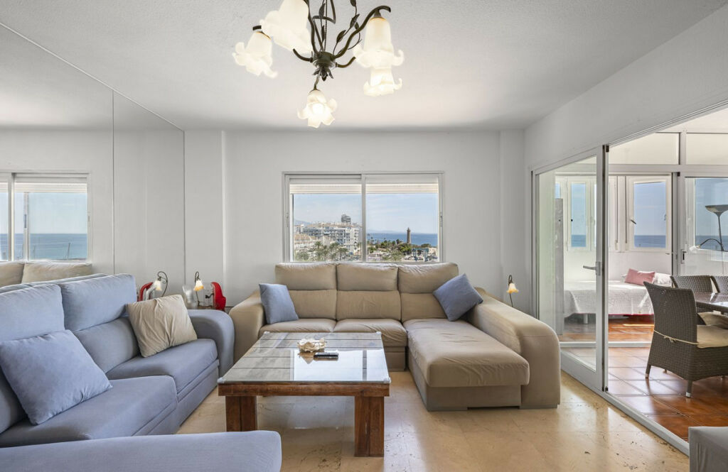 Middle Floor Apartment Estepona Málaga - image 3