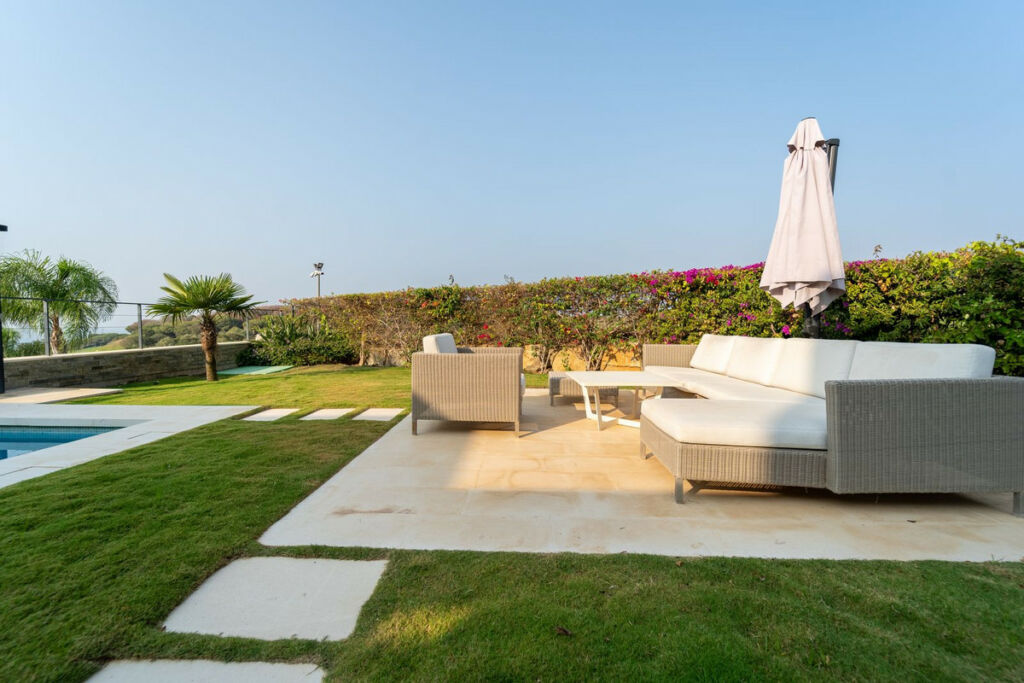 Semi-Detached House Cabopino Málaga - image 16