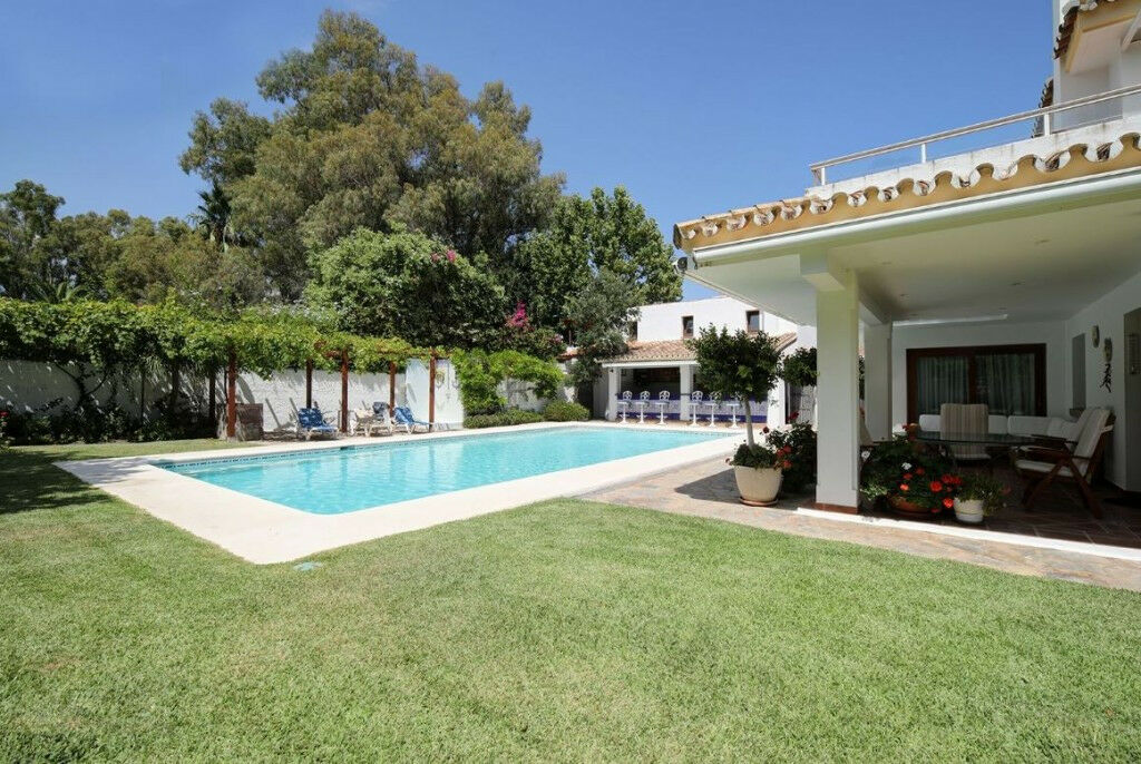 Detached Villa Costalita Málaga - image 16