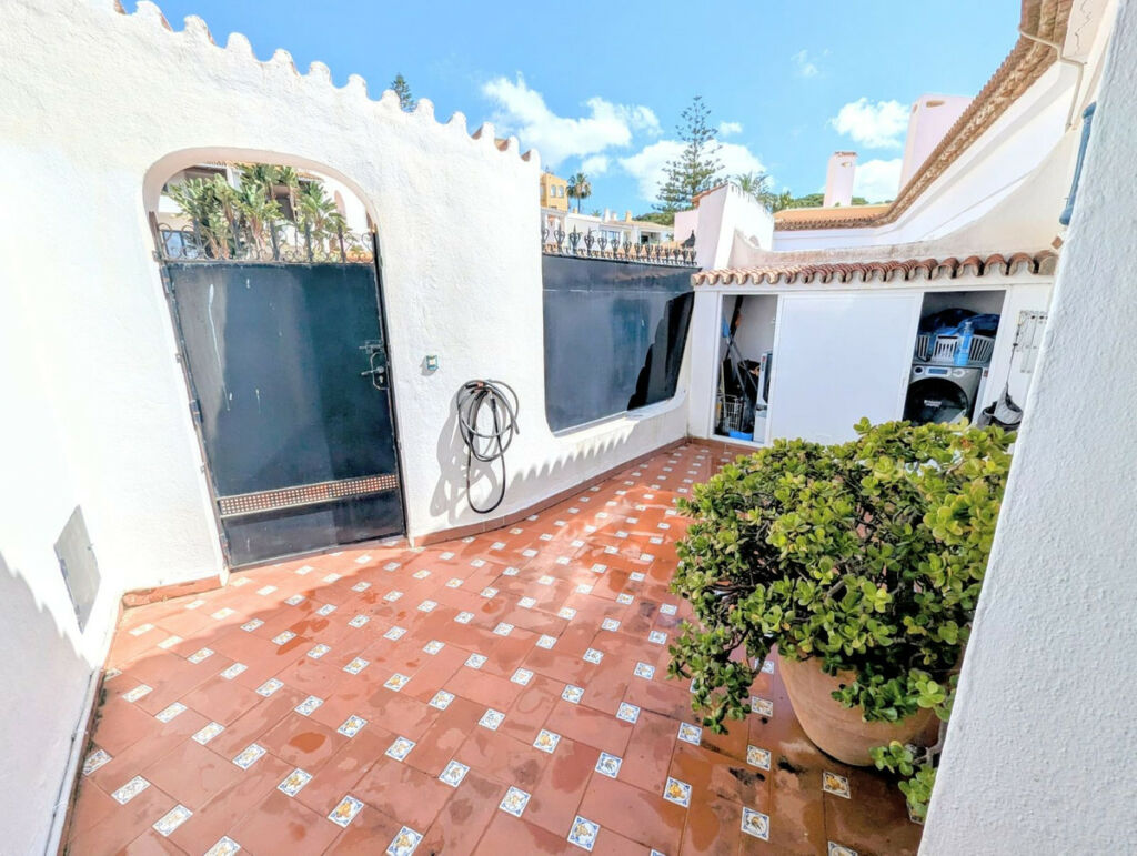 Middle Floor Apartment Puerto de Cabopino Málaga - image 16