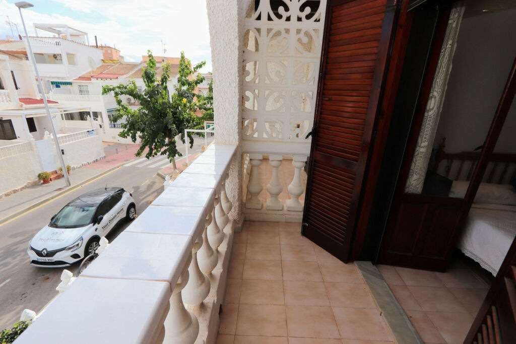 Townhouse Mil Palmeras Alicante - image 16