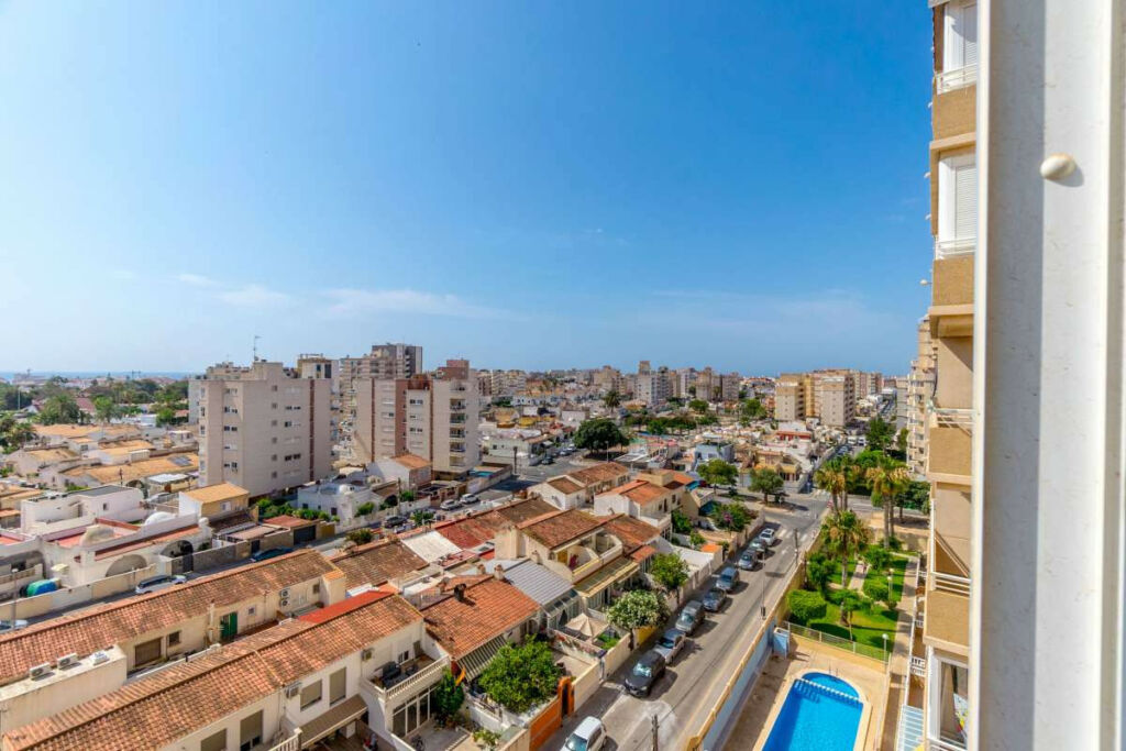 Middle Floor Apartment Torrevieja Alicante - image 17